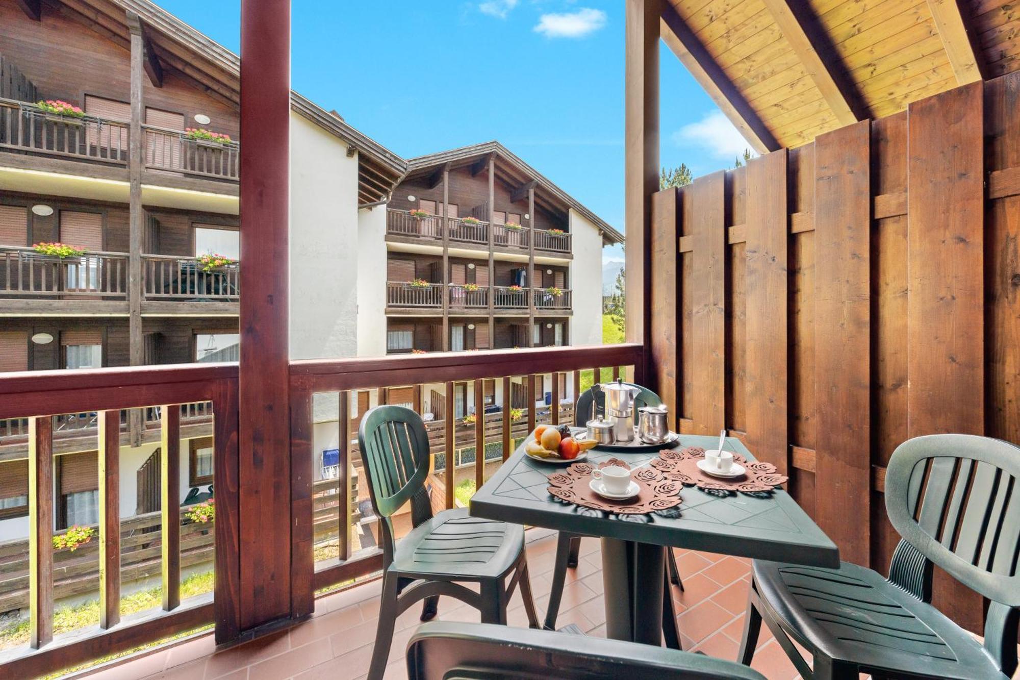 Aparthotel Des Alpes Cavalese Exterior photo
